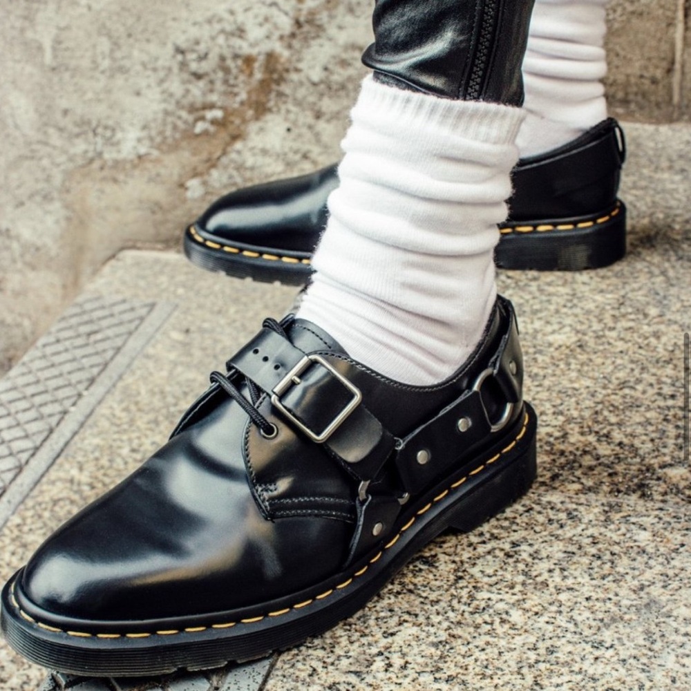 NEW Dr. Martens Henree Polished
Smooth Leather Buckle Shoes